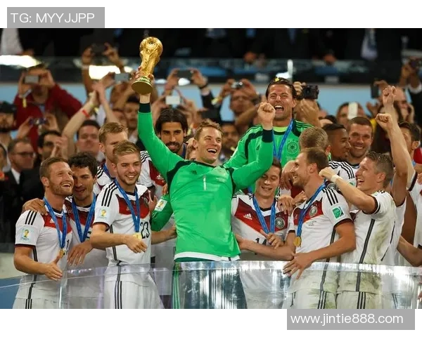 诺伊尔遭遇重伤无缘本赛季拜仁紧急求助德赫亚补缺